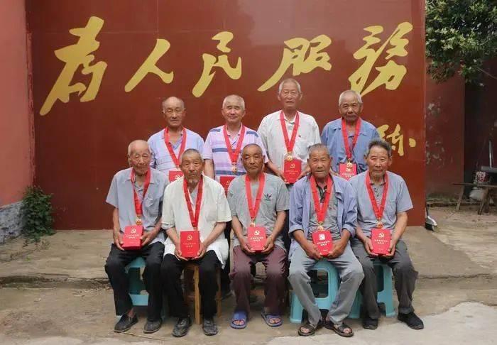 斯大林死后,他的次子结局有多惨?曾给赫鲁晓夫下跪求饶